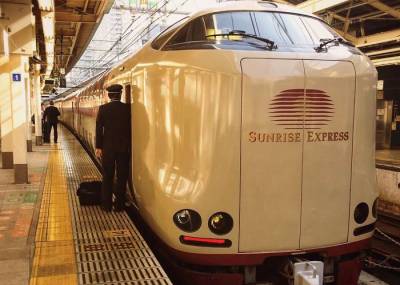Trầm trồ trước nội thất xe lửa đường dài ở Nhật Bản